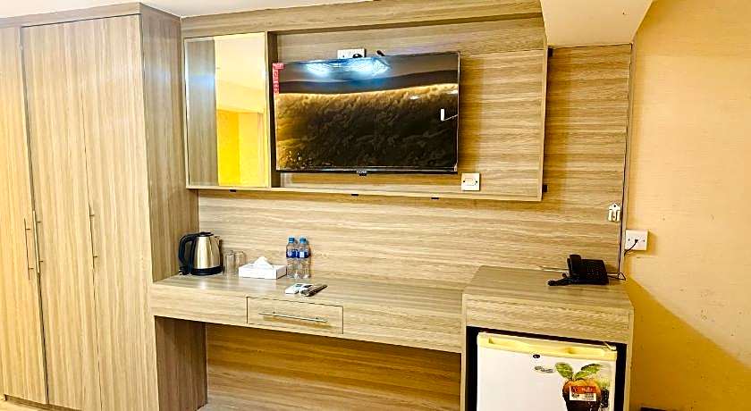 OYO 338 Transworld Hotel