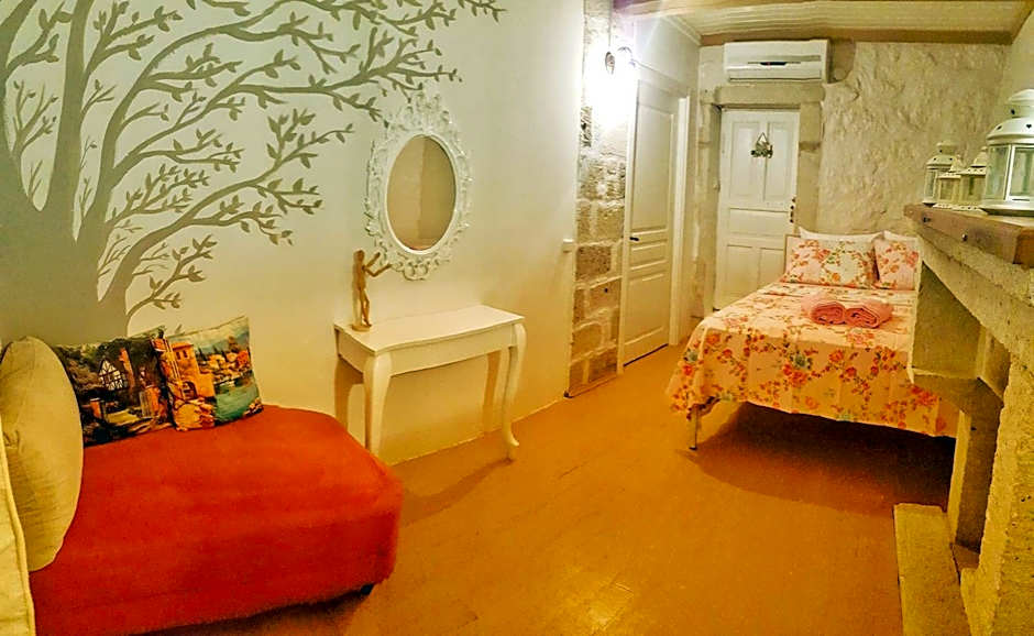 Lilyum Alaçatı - Taş Ev