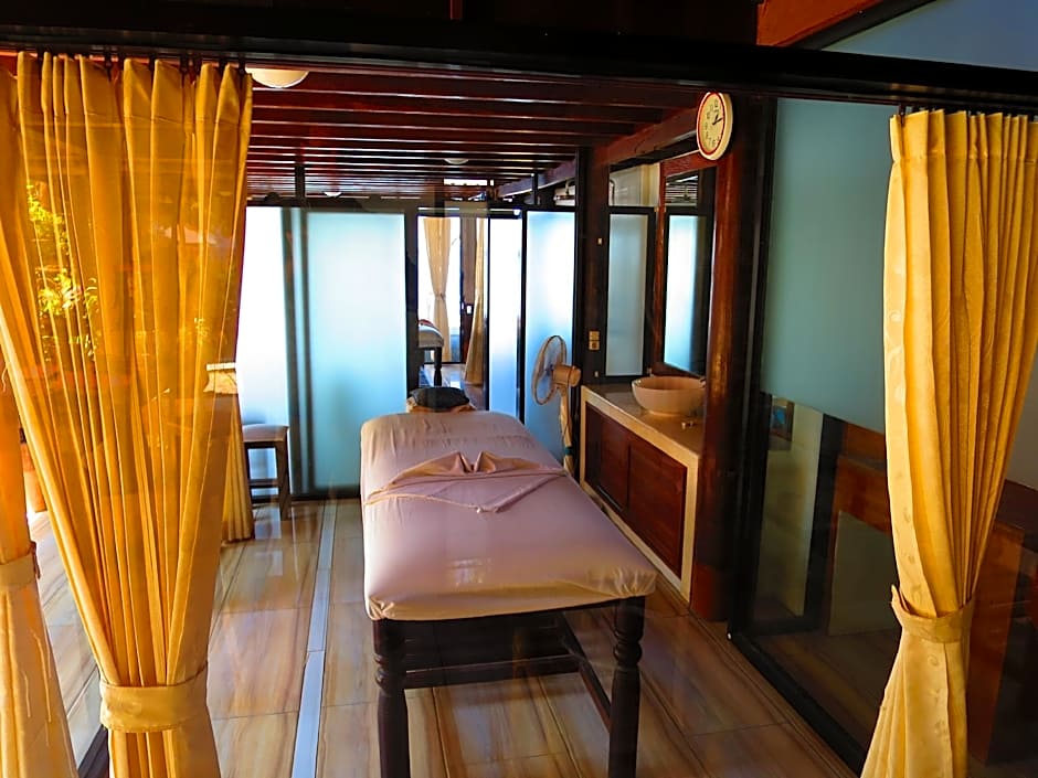 Amed Cafe & Hotel Kebun Wayan