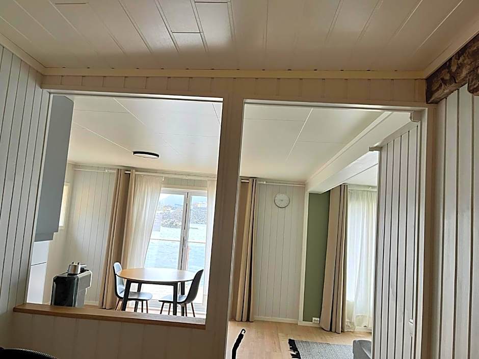 The Harbour House, dorm and twin, selfservice hostel