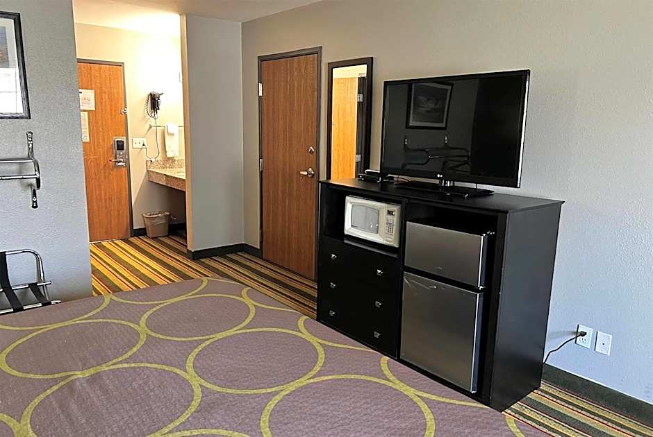 Super 8 by Wyndham Mound City