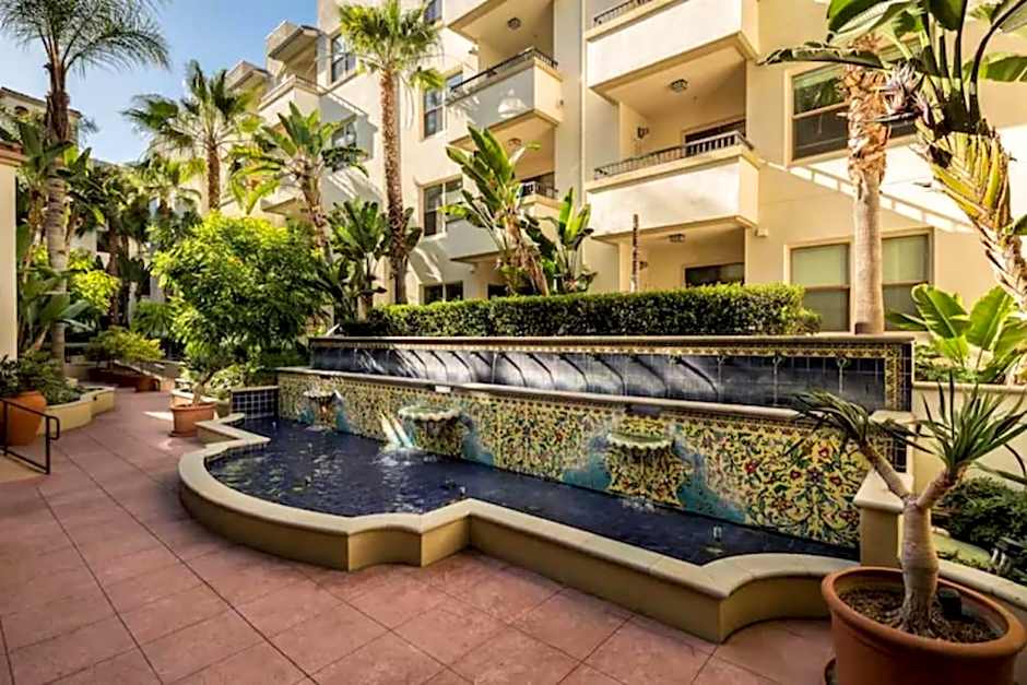 Lux One Bedroom Condo with Garden View