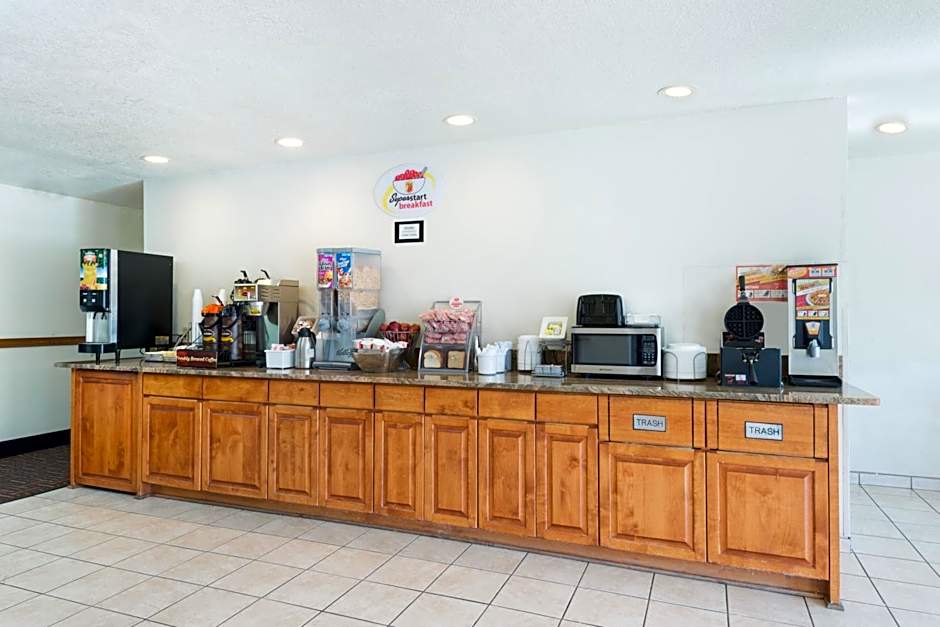 Super 8 by Wyndham Bernalillo