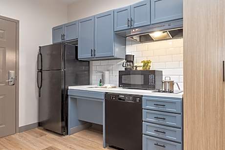 King Studio Suite - Mobility Access Tub/Non-Smoking