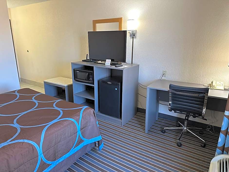 Super 8 by Wyndham Columbia Clark Lane