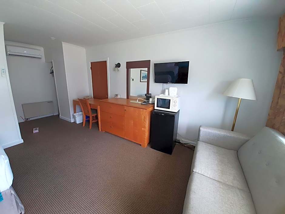 Howard Johnson by Wyndham Woodstock NB