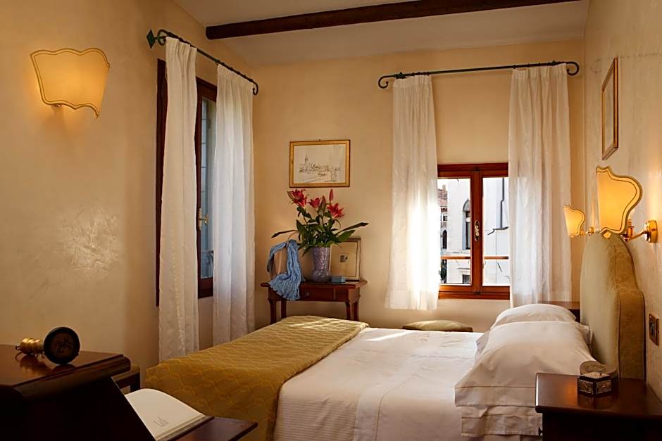 Pensione Accademia - Villa Maravege