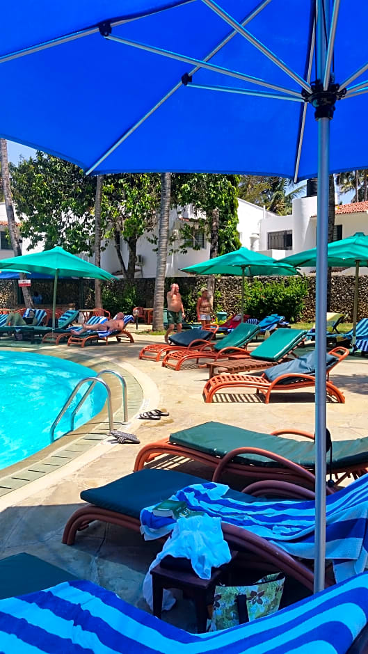 Travellers Beach Hotel & Club