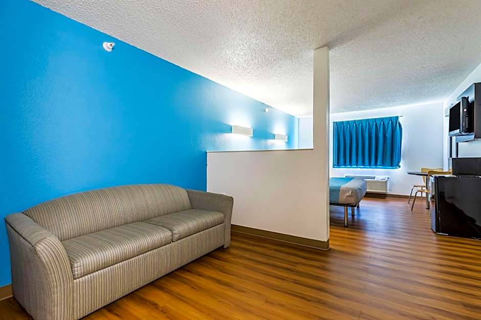 Motel 6-Indianapolis, IN - Southport