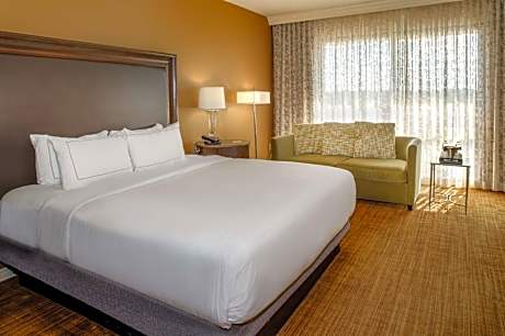 King Room with Bath Tub - Mobility Access