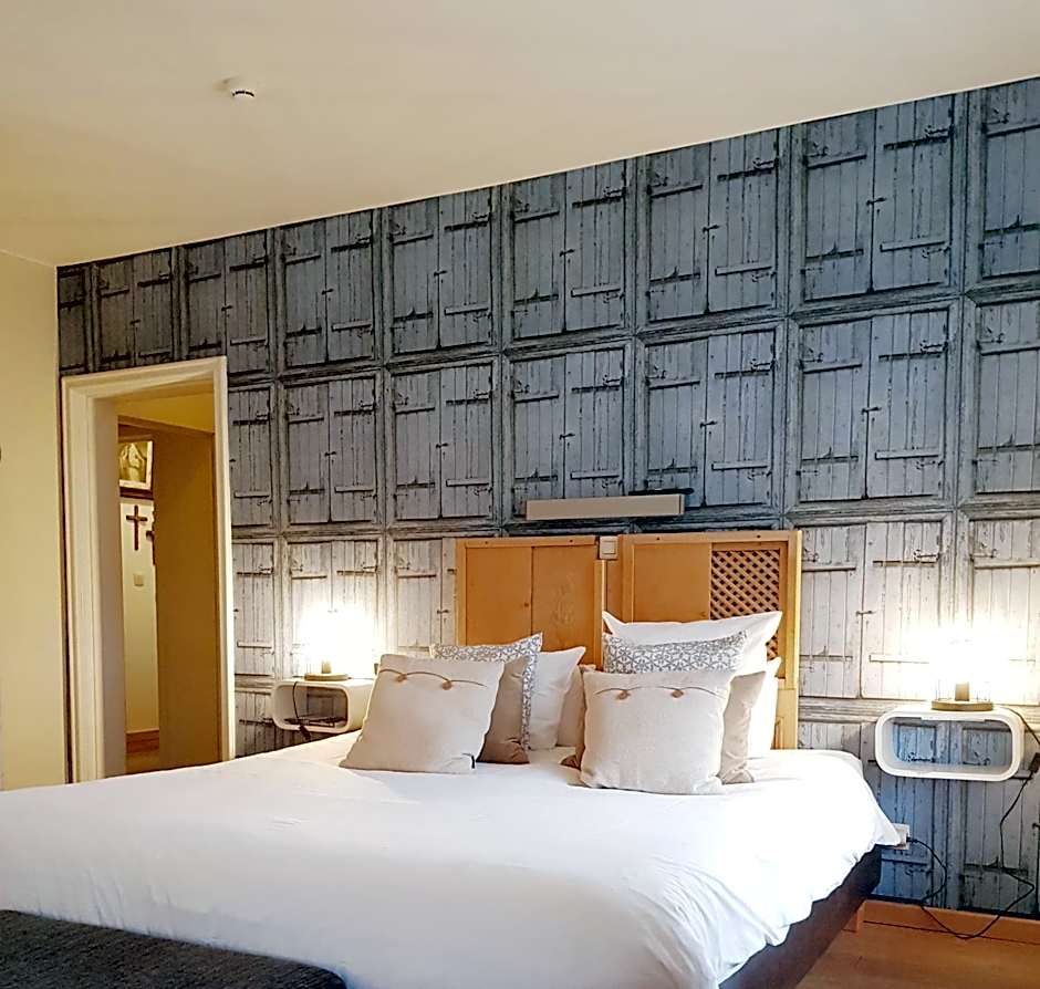 Hotel Au Nom De Dieu