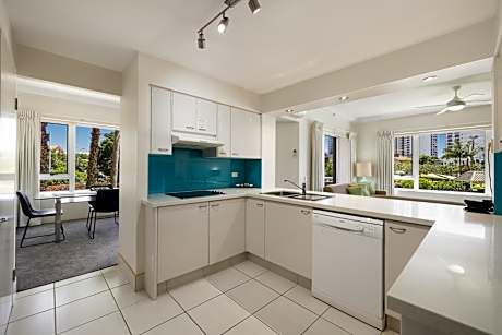 Deluxe One-Bedroom Apartment