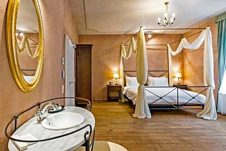 "Unique" Double or Twin Room