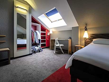 Standard Room with Double Bed and Twin Beds