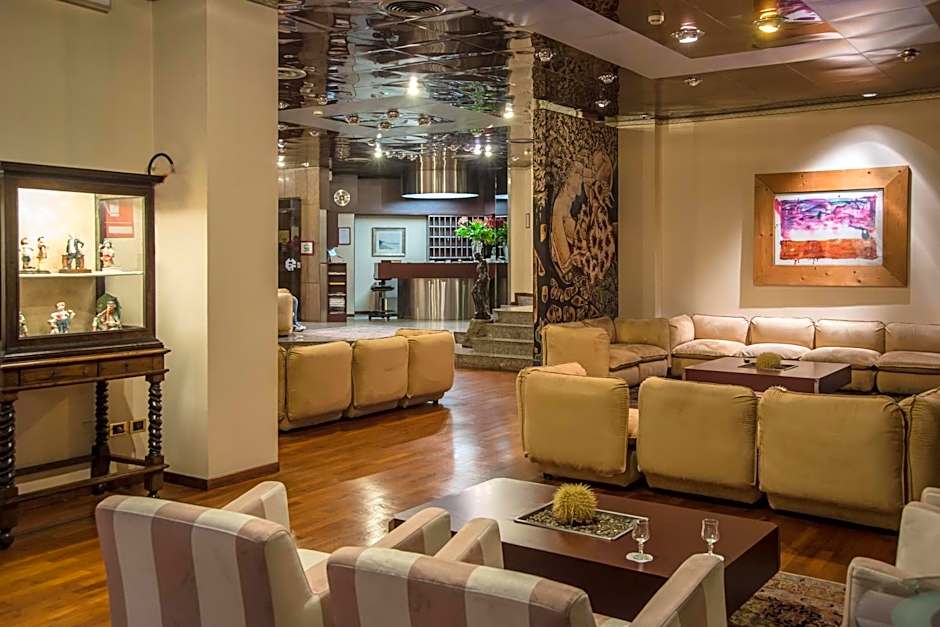 Mini Palace Hotel