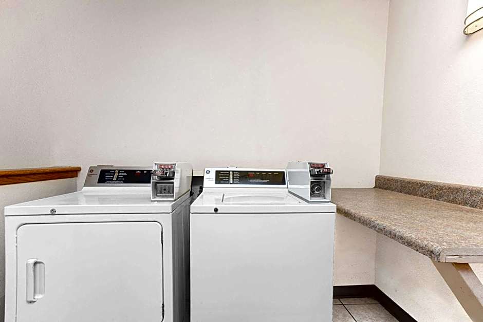 Super 8 by Wyndham Gainesville