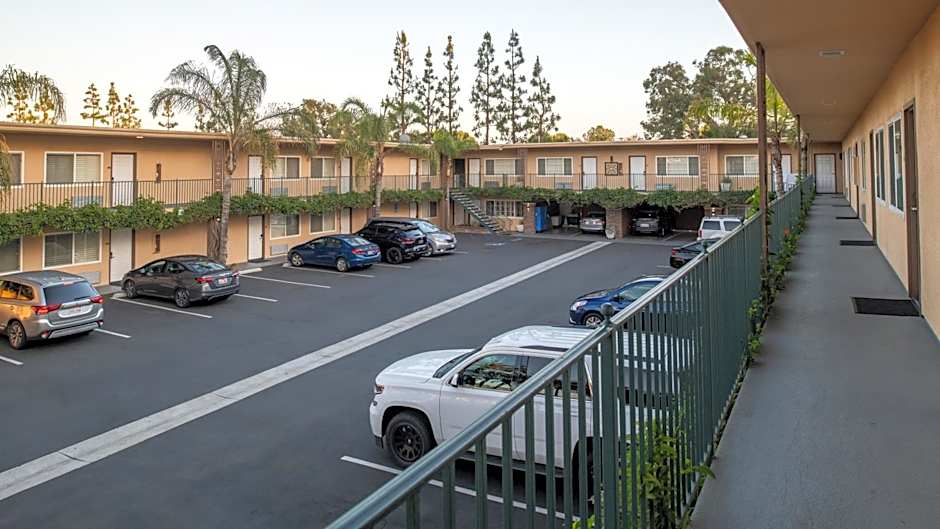 Anaheim Islander Inn And Suites
