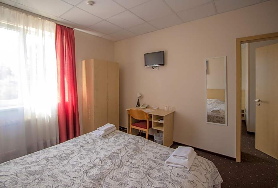 Hotel BEST with FREE PARKING
