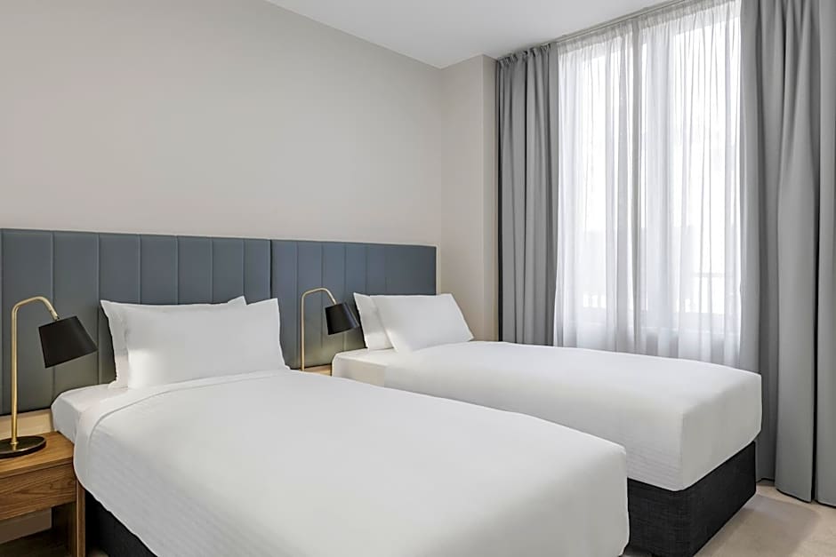 Brady Apartment Hotel Hardware Lane