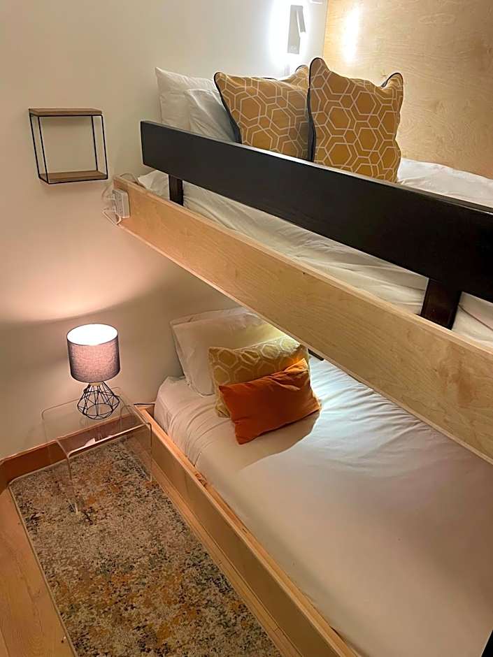 Ski inSki out - Steam shower - Roof top Hot tub- Air Conditioning