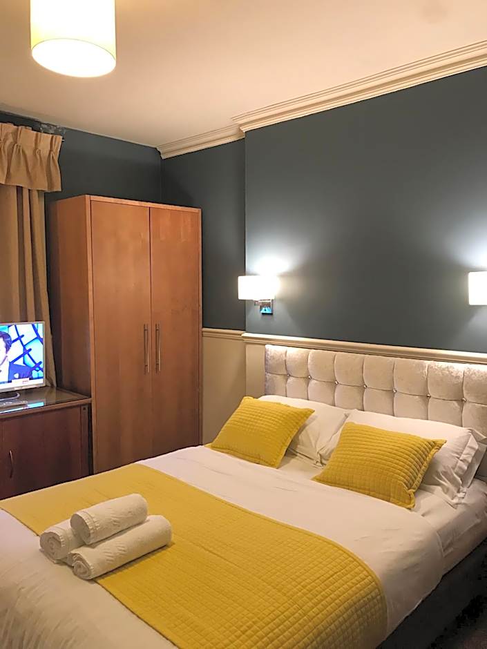 Eurobar Cafe and Hotel