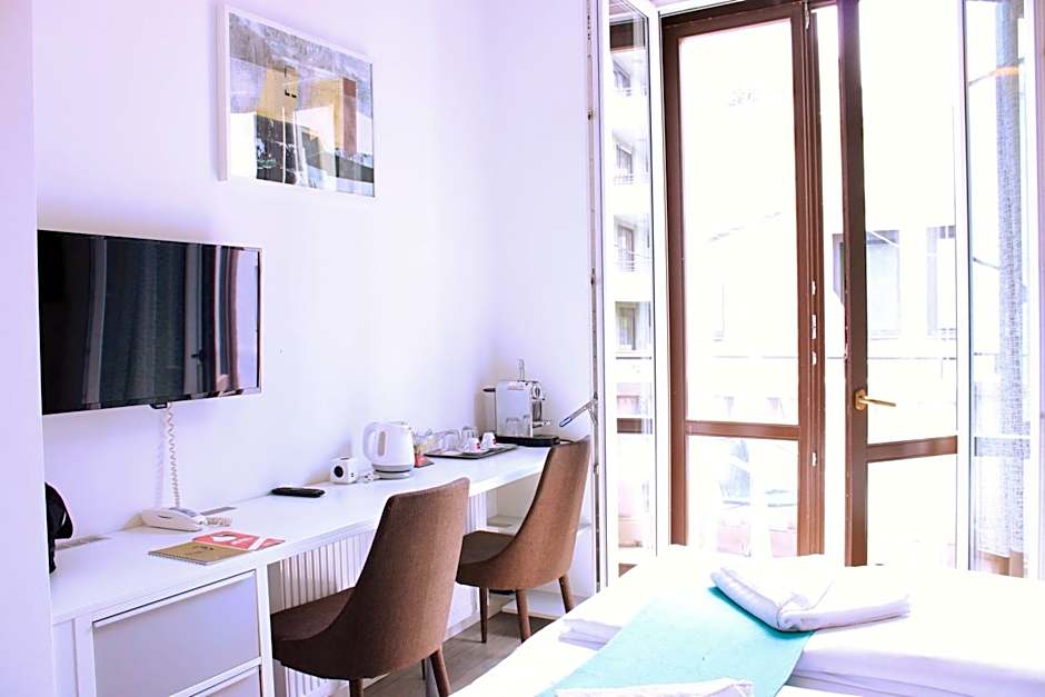 Hotel Mika Downtown