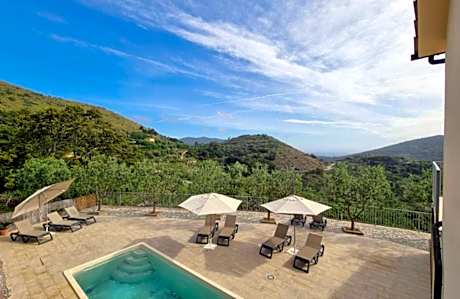 One-Bedroom Apartment with Balcony - Hotel treatment - 4.3 mi from Hotel Plaza