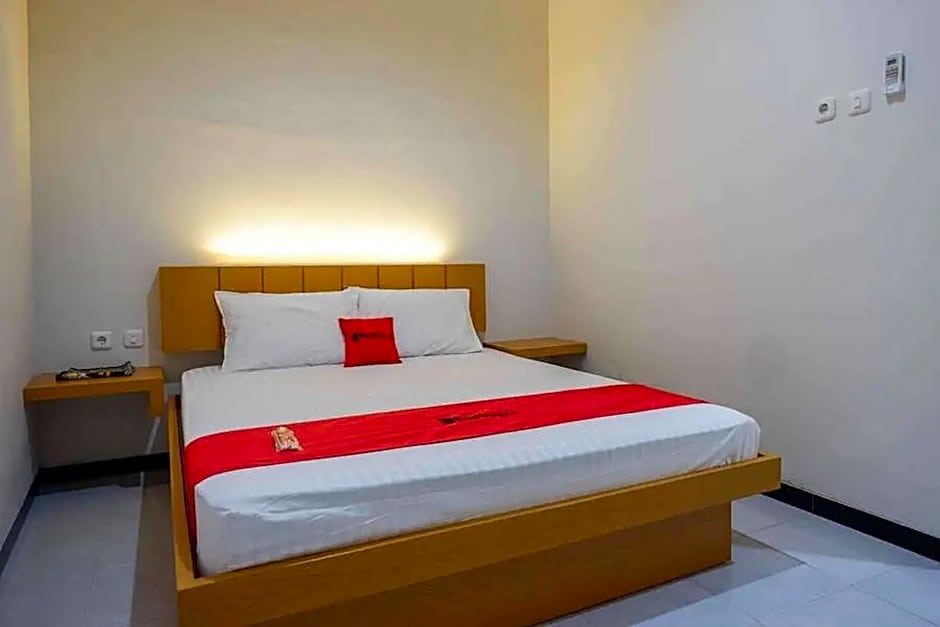 RedDoorz Syariah near Solo Paragon Mall 2