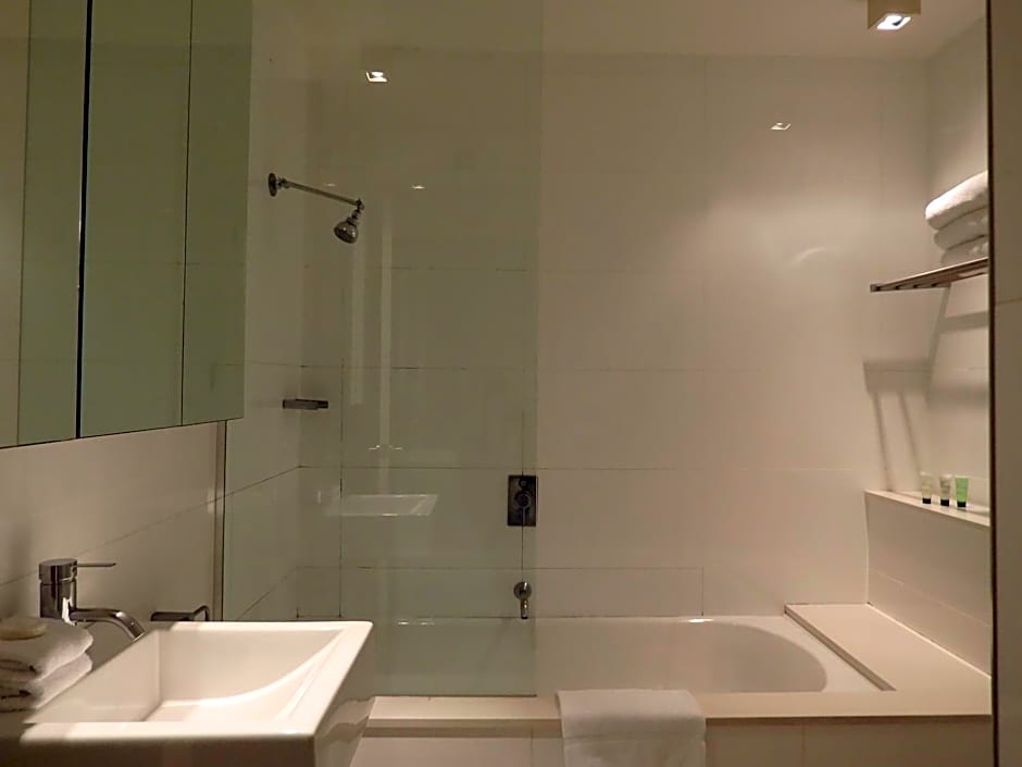 Cosmopolitan Hotel and Apartments