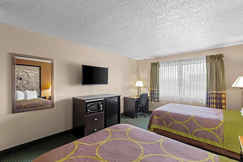 Super 8 by Wyndham Jefferson