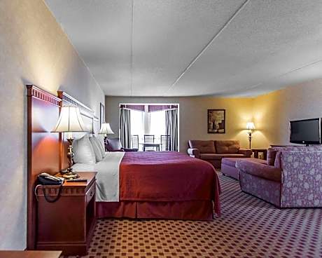 Junior King Suite with Whirlpool - Non-Smoking