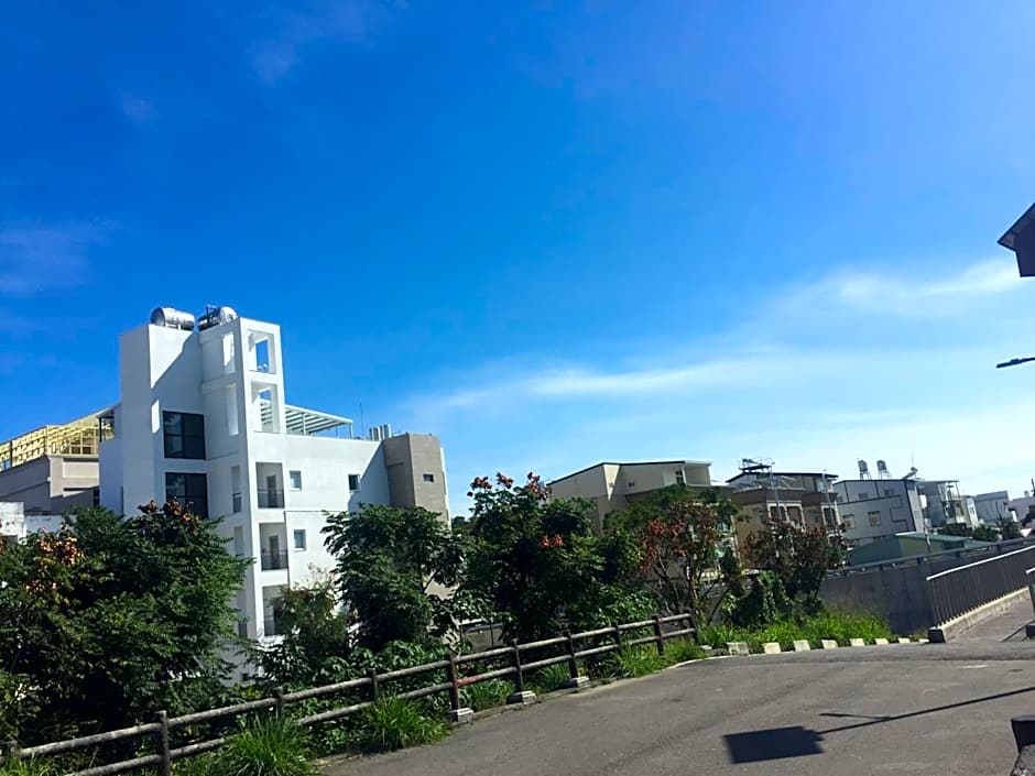 Tiin Tinn - Rivershore B&B