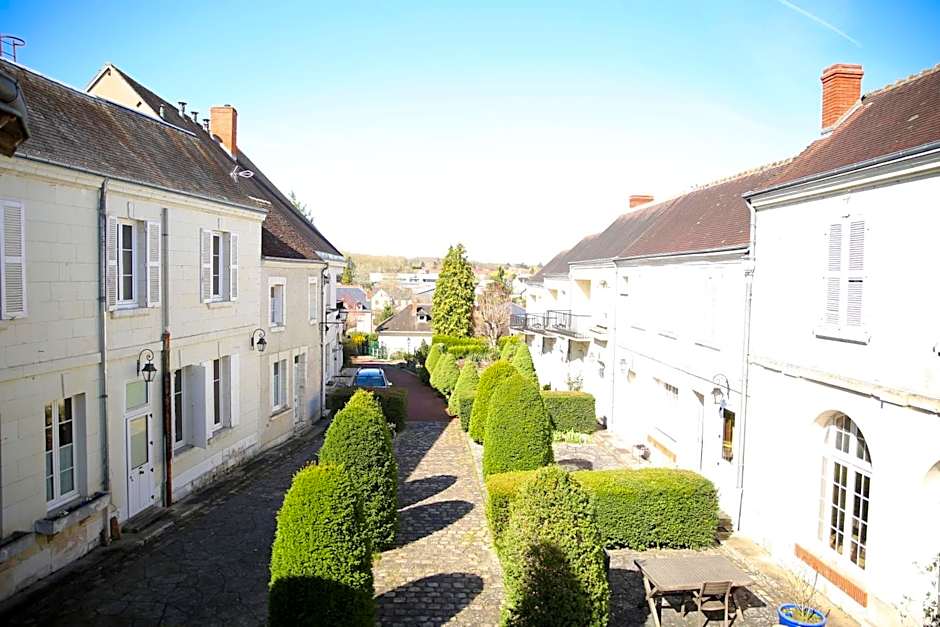 Aux Portes du Château