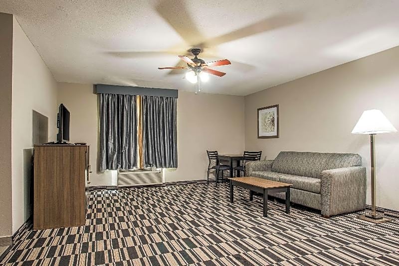 Quality Suites Lake Charles Downtown