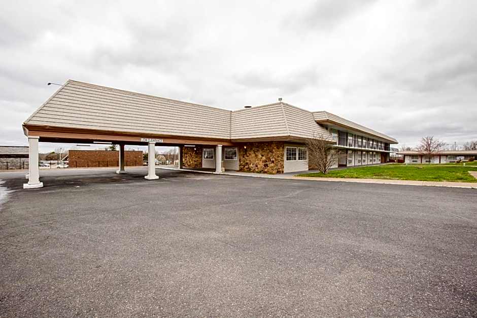 OYO Hotel Lebanon MO I-44