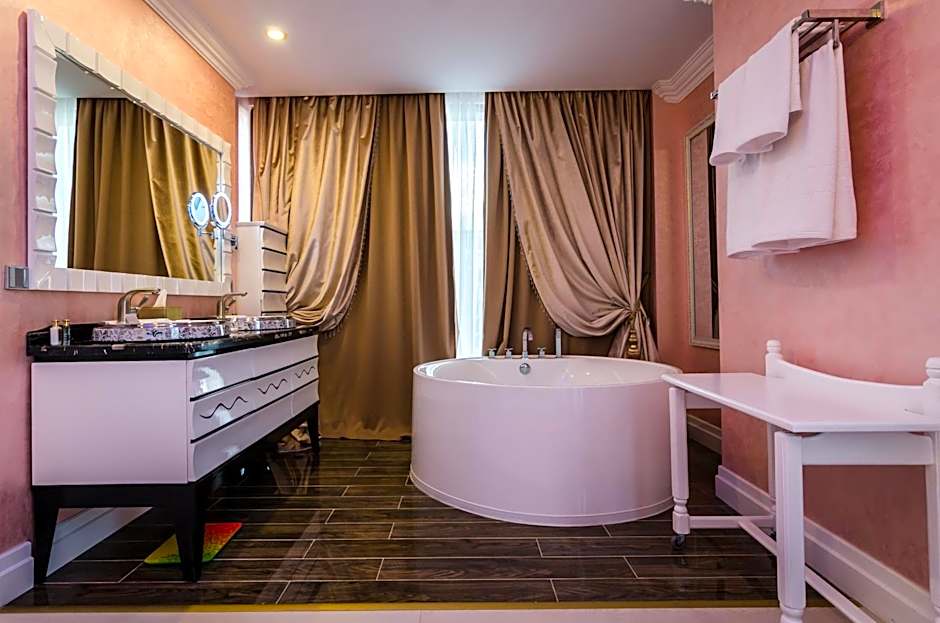 Phoenicia Royal Hotel