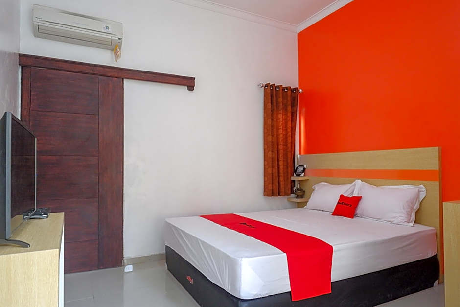 RedDoorz Syariah near Alun Alun Kota Rembang
