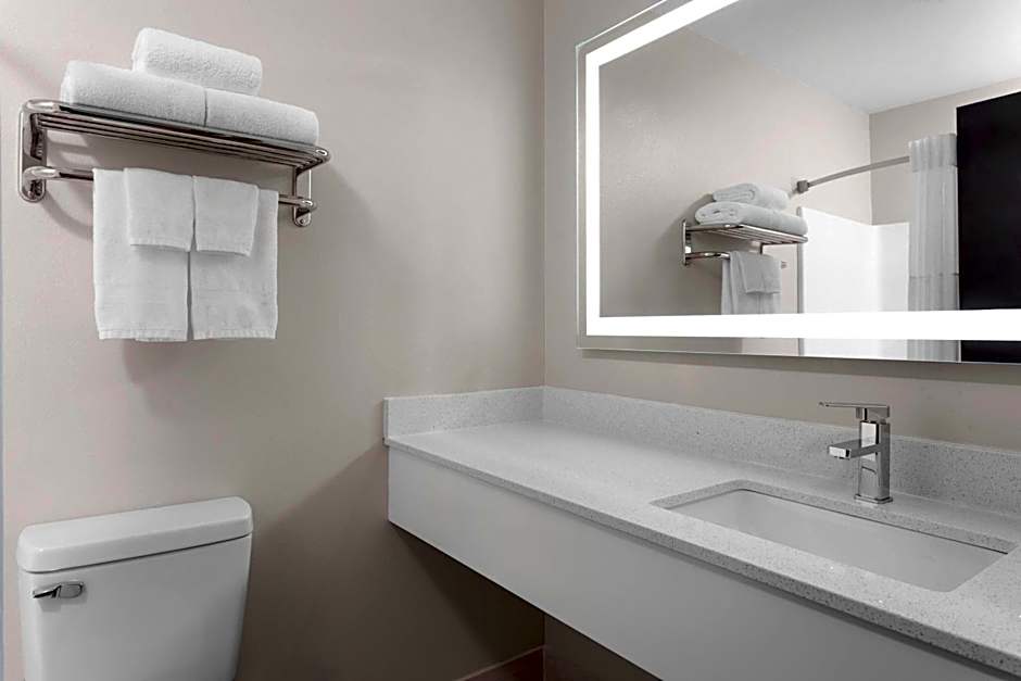 Baymont by Wyndham Oshkosh Airport