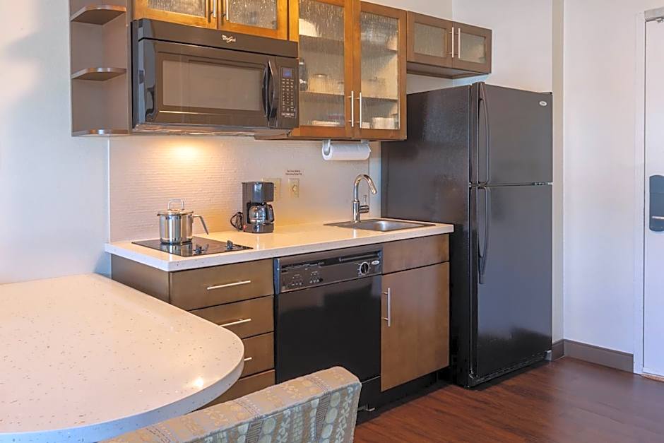Candlewood Suites-West Springfield By IHG