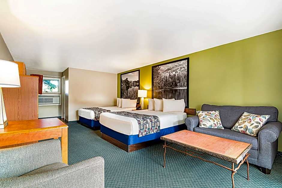 Super 8 by Wyndham Lake George/Downtown