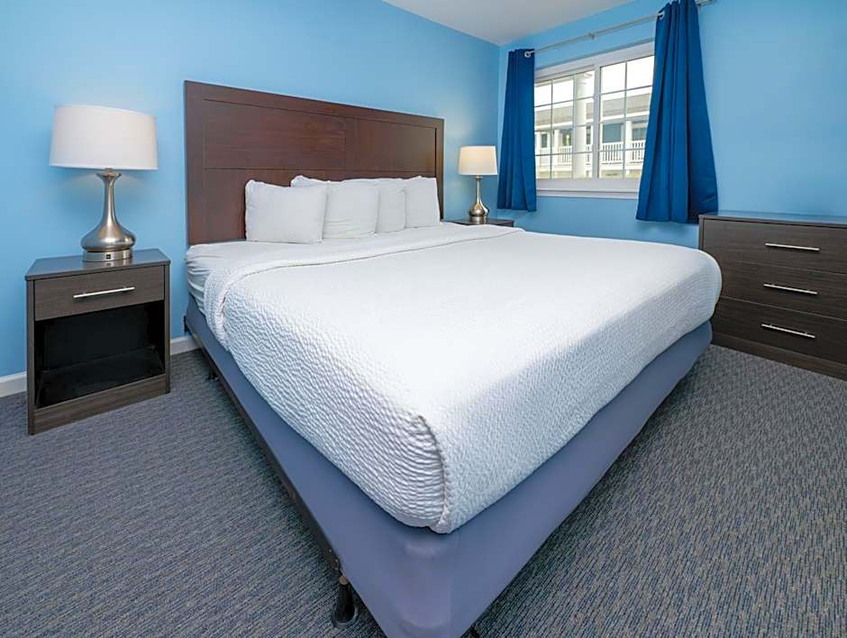 Commander Beach House Hotel