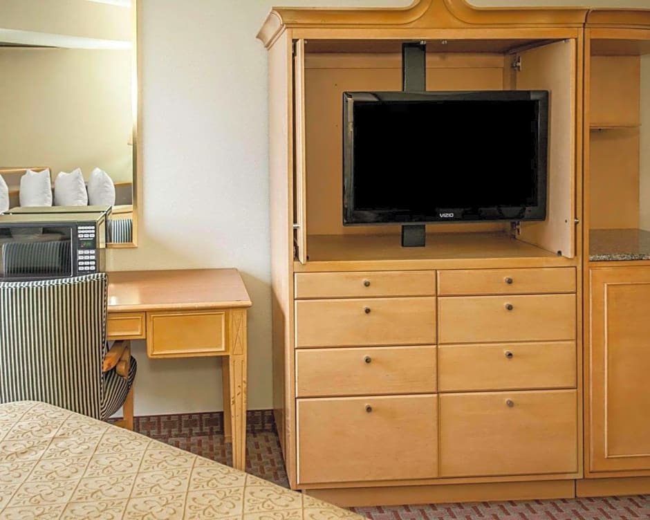 Quality Inn & Suites Greenfield I-70