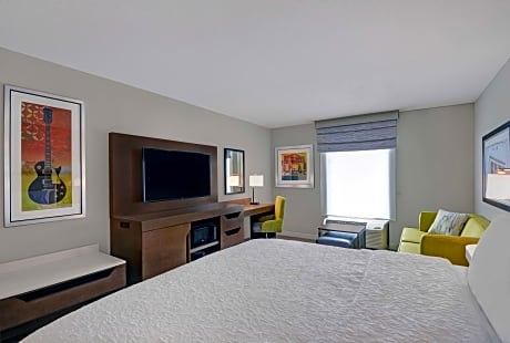 1 King Bed Study With Shower Nonsmoking