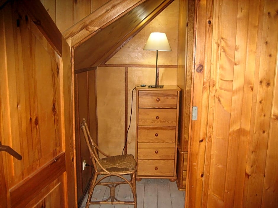 Dom letniskowy POŚRÓD KASZUBSKIEGO LASU