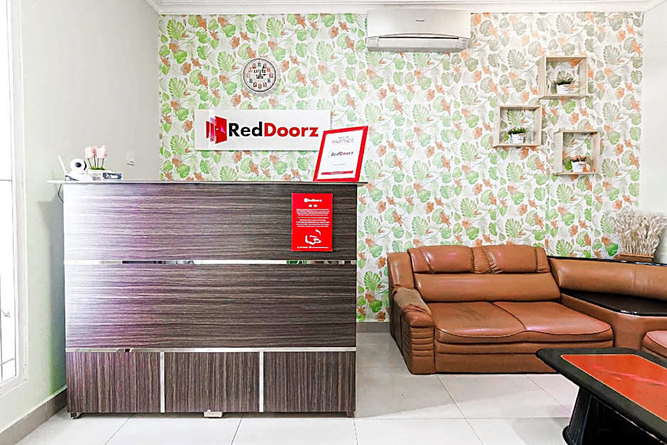RedDoorz Syariah near Jam Gadang Bukit tinggi 2
