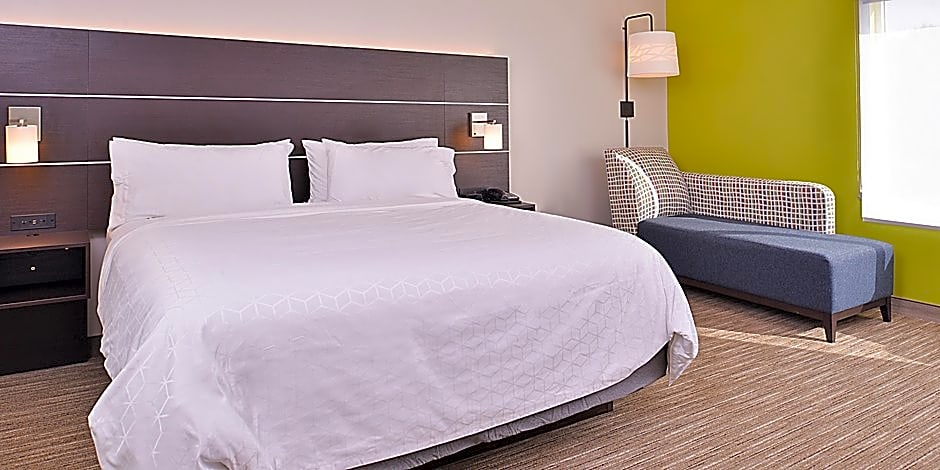 Holiday Inn Express and Suites - Mall of America - MSP Airport By IHG