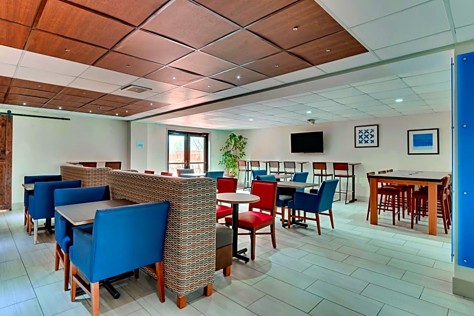 Holiday Inn Express Hotel And Suites Bad Axe By IHG