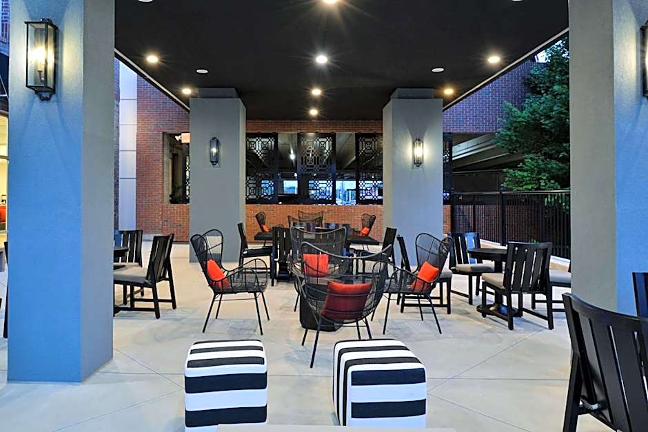 Hampton Inn By Hilton & Suites Greensboro Downtown, NC