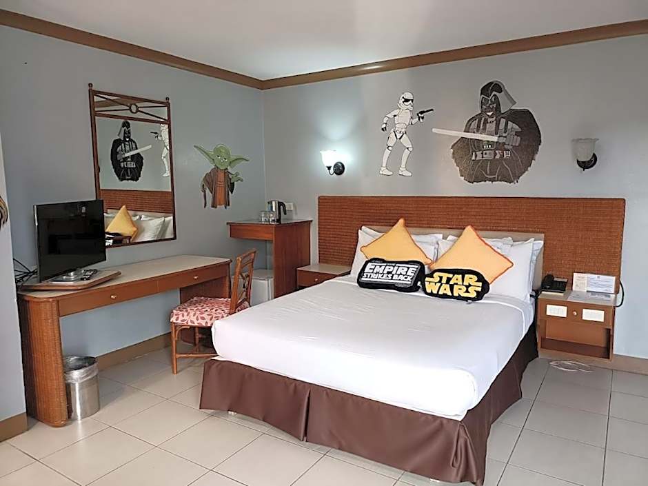 Photo 1 of 4 of 1 Queen Bed, Balcony