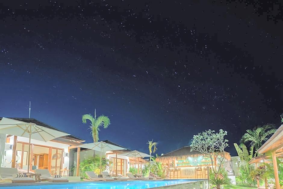 EHOA NYANYI BEACH Boutique Hotel - In front of entrance to NUANU